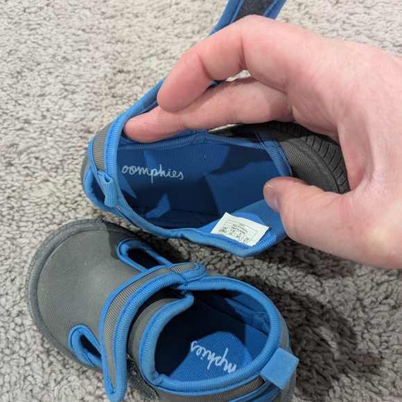 Oomphies Kids Gray and Blue Sandals - Picture 7 of 8